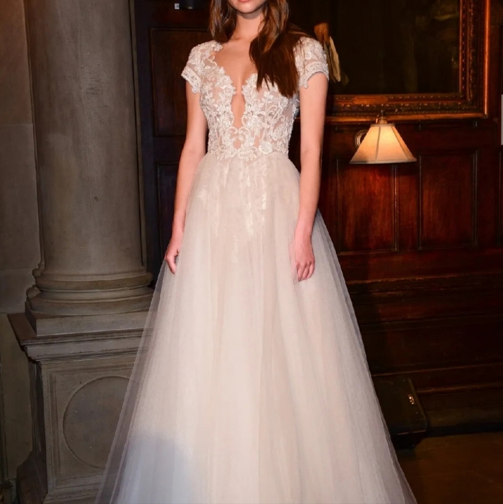 Berta Bridal Size 40 Short Sleeve Wedding Dress In Ivory